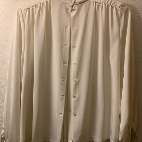 🌺Rare🌸Vintage Liz Claiborne blouse. Size 14. Off white. - Picture 4 of 5